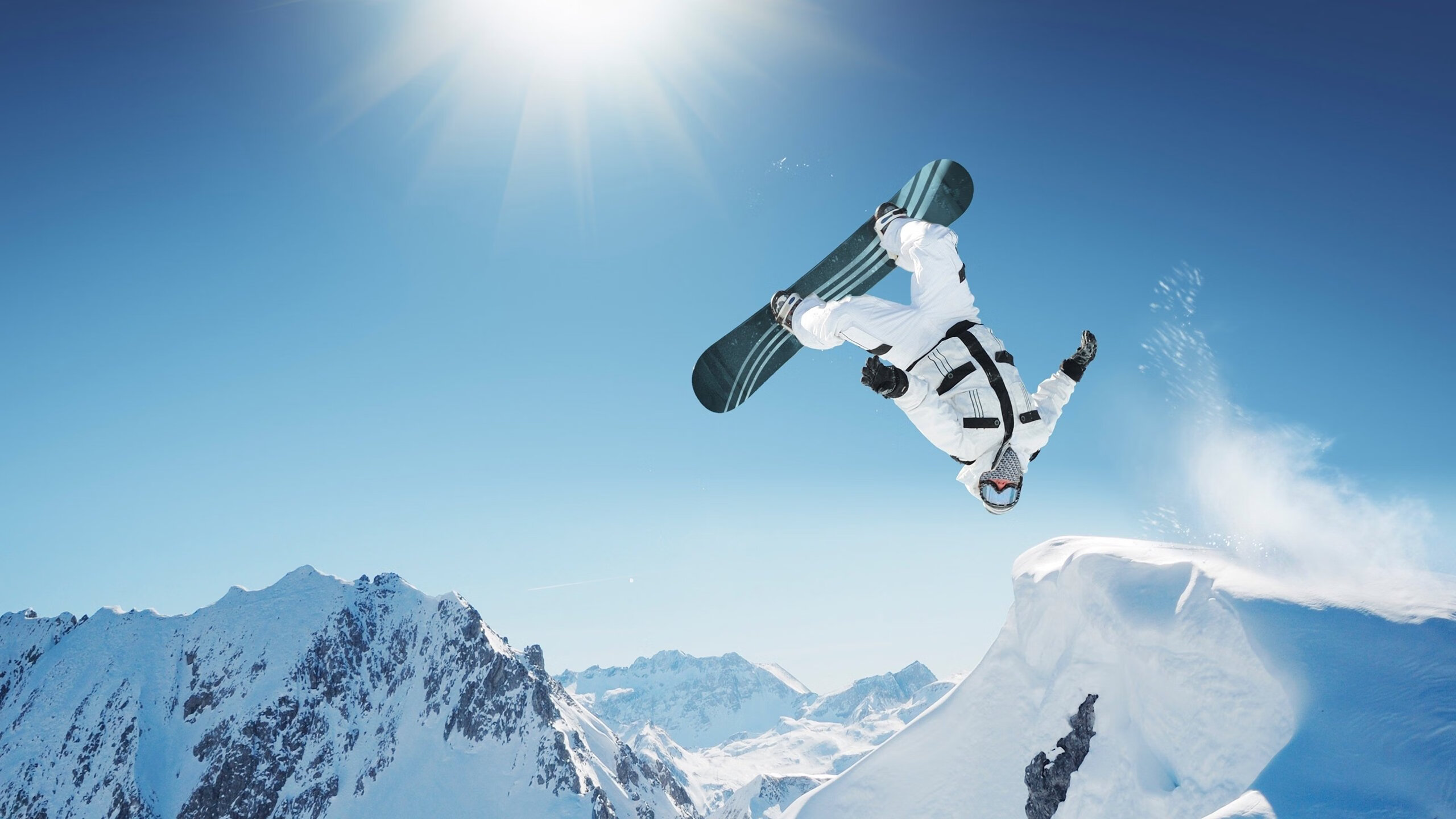 “逆境求胜：车手在极端环境的英勇战役”